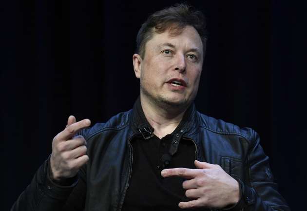 Elon Musk beklager hets av sparket Twitter-designer