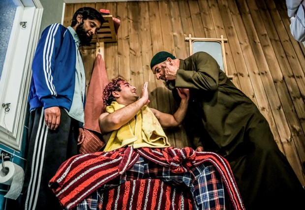 «Crazy» satire om ekstremisme, kidnapping og halal-ost skal trekke TV-seerne til NRK i høst