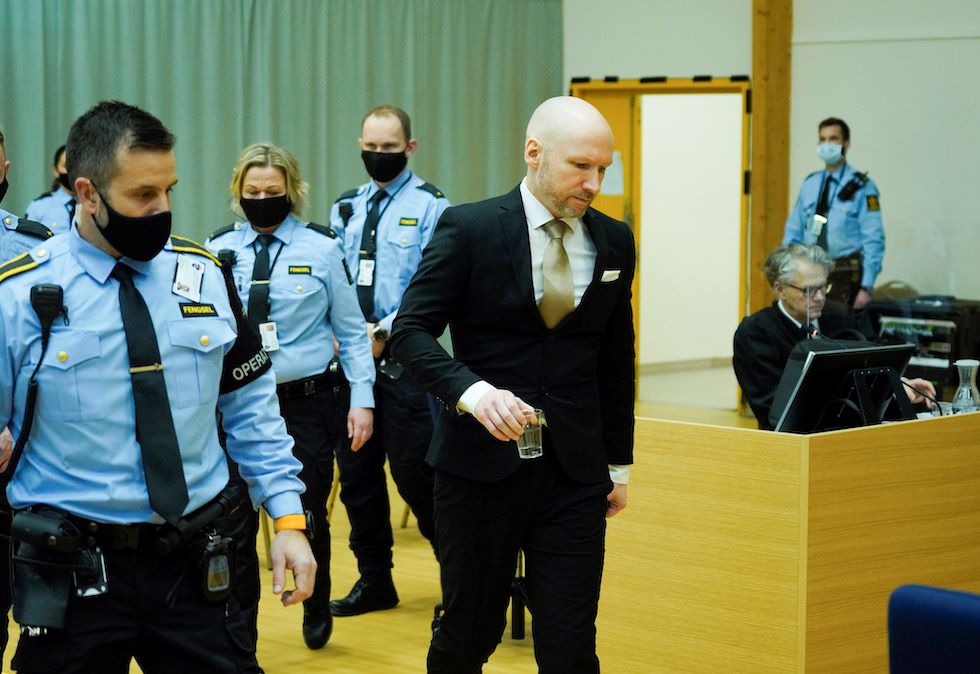 Ekstremistforsker sterkt kritisk til at Breiviks forklaring ble sendt direkte thumbnail